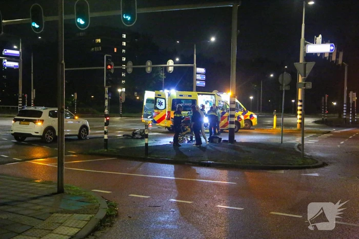 Snorfietser gewond door ongeval met personenauto