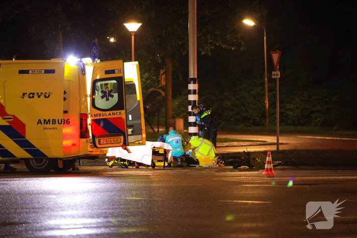 Snorfietser gewond door ongeval met personenauto