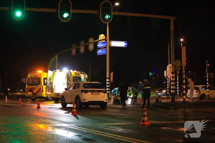 Snorfietser gewond door ongeval met personenauto
