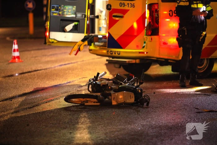 Snorfietser gewond door ongeval met personenauto