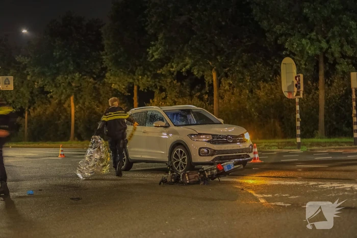 Snorfietser gewond door ongeval met personenauto