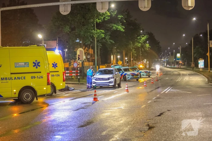 Snorfietser gewond door ongeval met personenauto