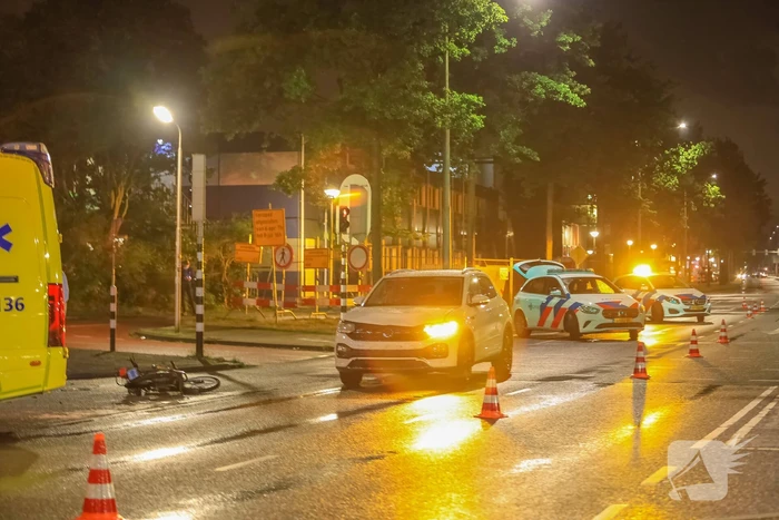 Snorfietser gewond door ongeval met personenauto