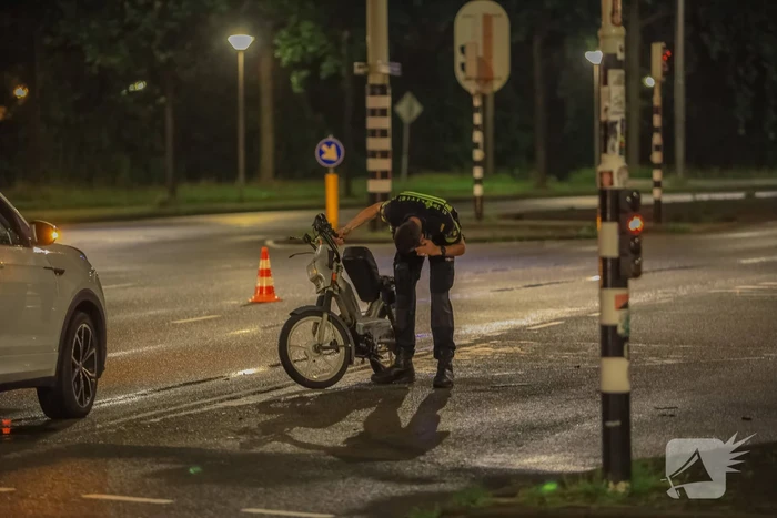 Snorfietser gewond door ongeval met personenauto