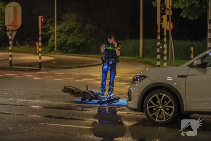 Snorfietser gewond door ongeval met personenauto