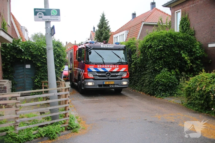 Schuur achter woning verwoest door brand