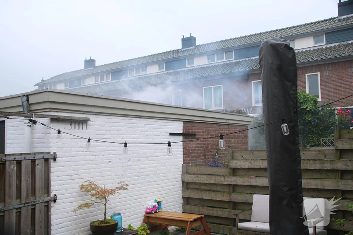 Schuur achter woning verwoest door brand
