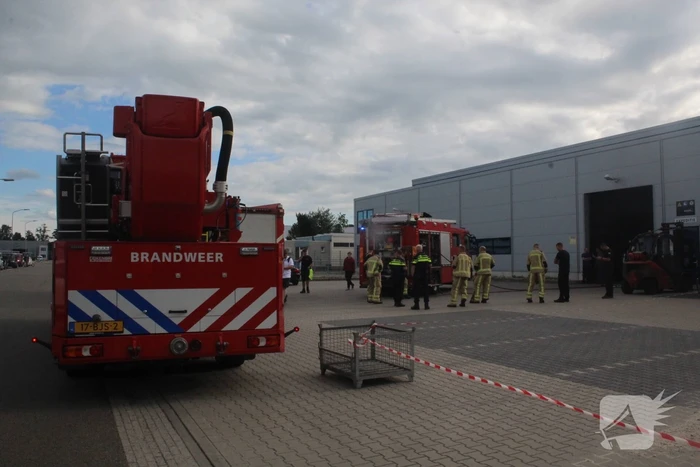 Brand in bedrijfspand snel onder controle