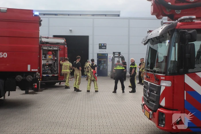 Brand in bedrijfspand snel onder controle