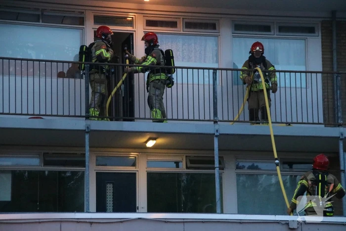Brand in keuken van flatwoning