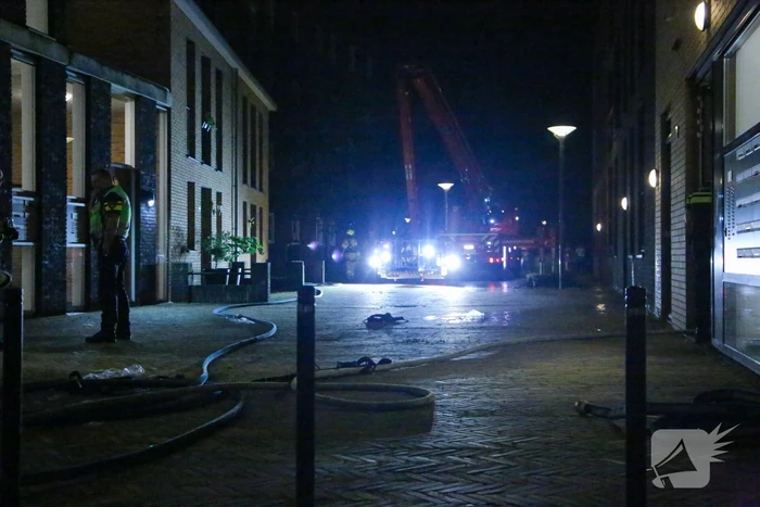 Brandweer blust grote brand op balkon