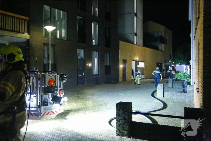 Brandweer blust grote brand op balkon