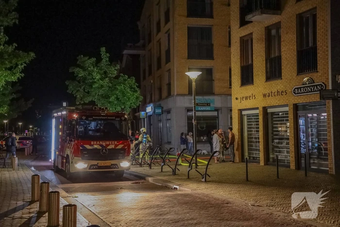 Brandweer blust grote brand op balkon