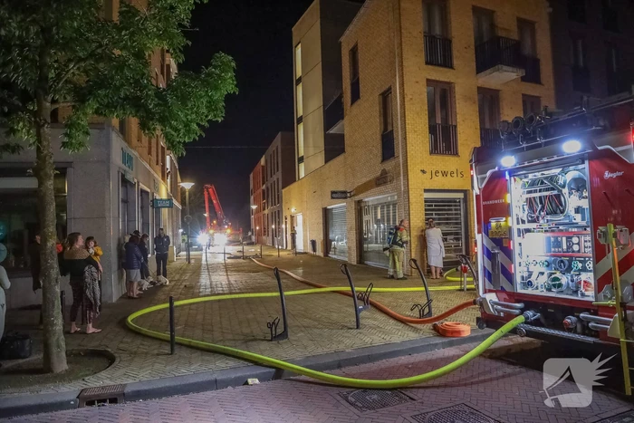 Brandweer blust grote brand op balkon