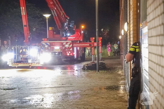 Brandweer blust grote brand op balkon