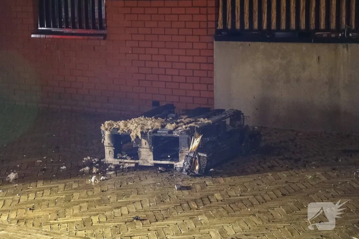 Brandweer blust grote brand op balkon