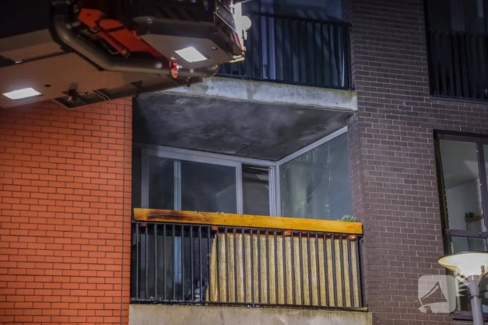 Brandweer blust grote brand op balkon