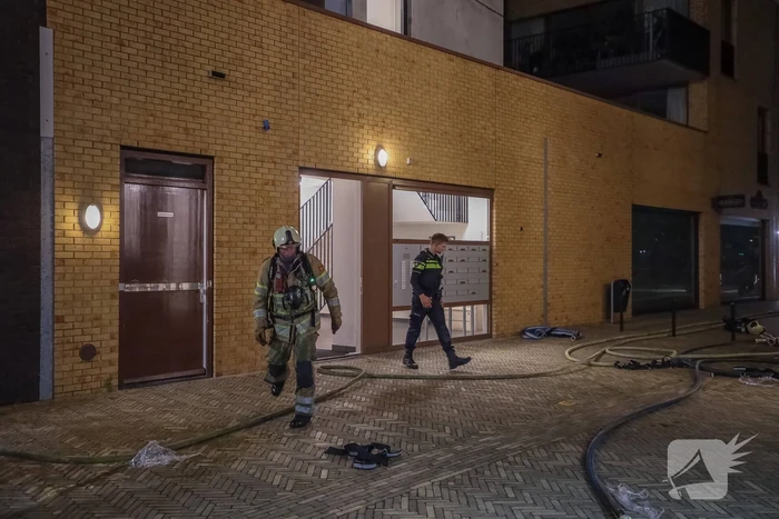Brandweer blust grote brand op balkon