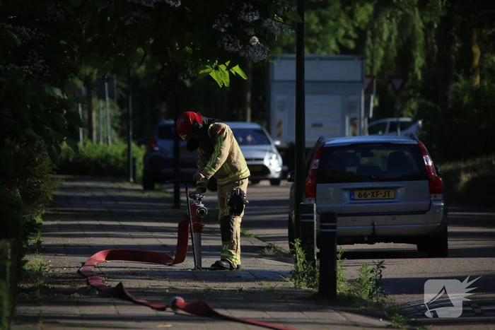 Gasleiding geraakt bij graafwerkzaamheden naast tankstation