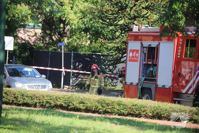 Gasleiding geraakt bij graafwerkzaamheden naast tankstation
