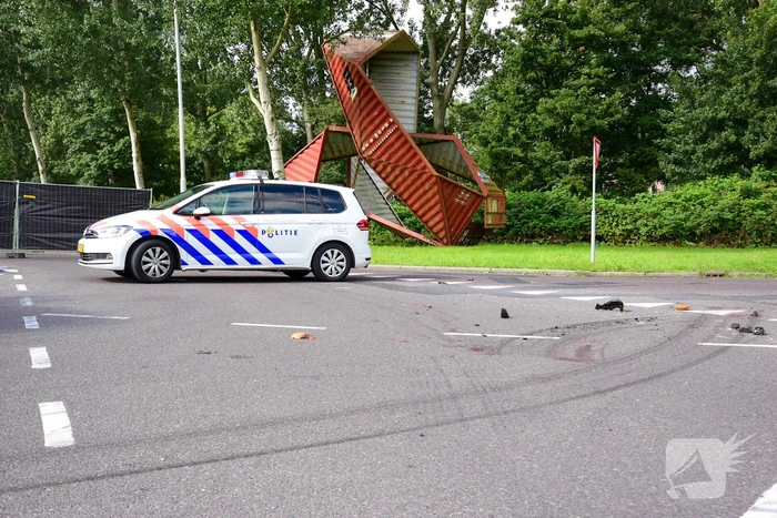Motoragent overleden bij aanrijding met vrachtwagen