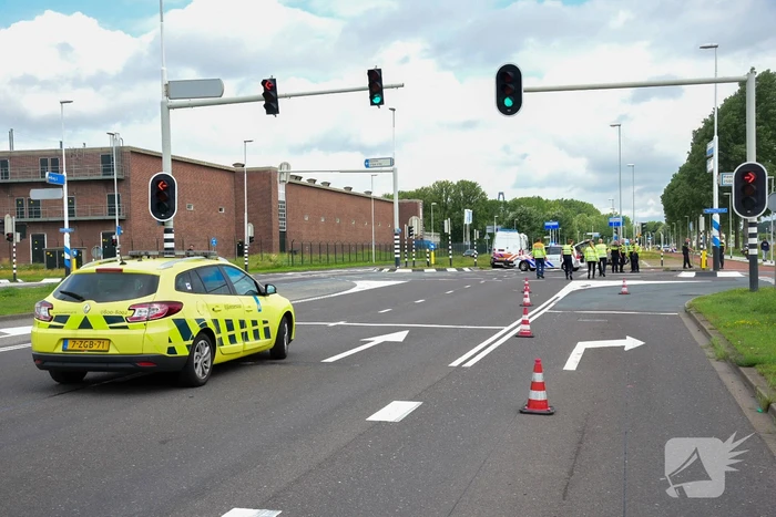 Motoragent overleden bij aanrijding met vrachtwagen