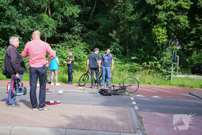 Overstekende fietser gewond bij botsing met taxibus