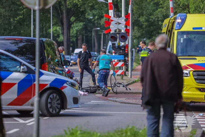 Overstekende fietser gewond bij botsing met taxibus