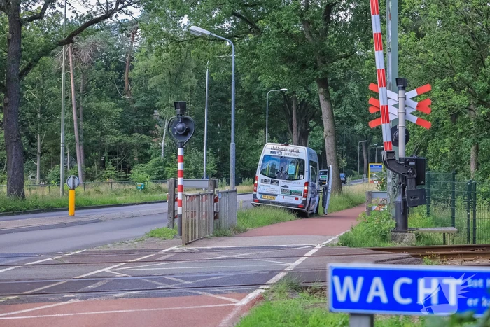 Overstekende fietser gewond bij botsing met taxibus