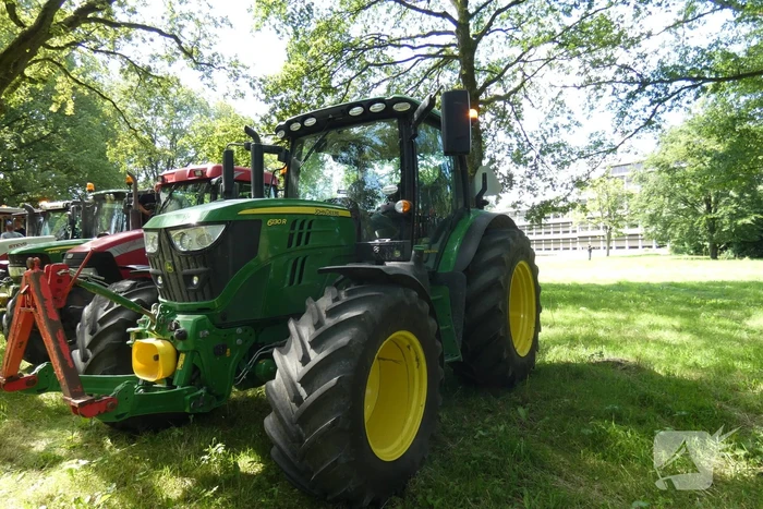 Boeren voeren actie bij provinciehuis