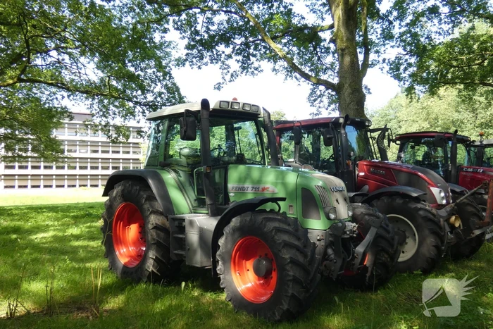 Boeren voeren actie bij provinciehuis