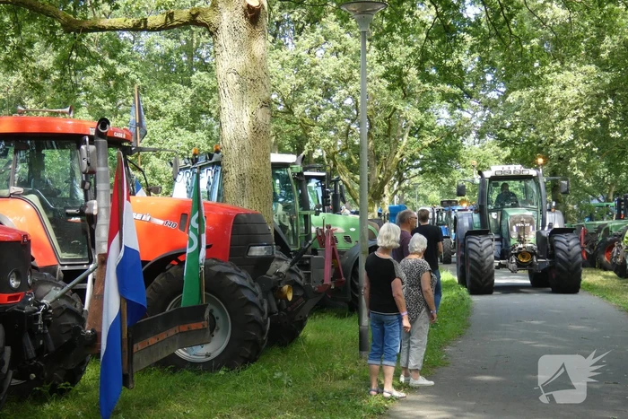 Boeren voeren actie bij provinciehuis