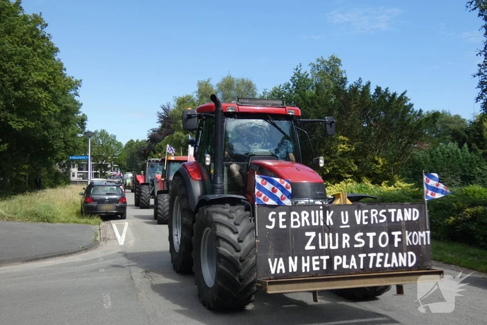 Boeren voeren actie bij provinciehuis