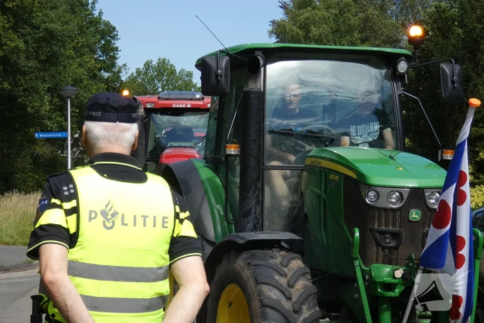 Boeren voeren actie bij provinciehuis