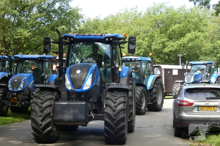 Boeren voeren actie bij provinciehuis