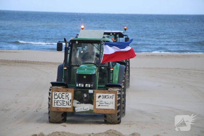 Boeren verzamelen zich op Scheveningen-strand
