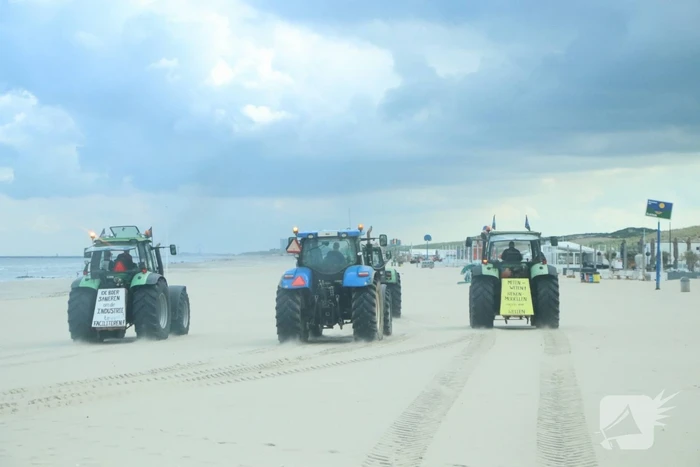 Boeren verzamelen zich op Scheveningen-strand