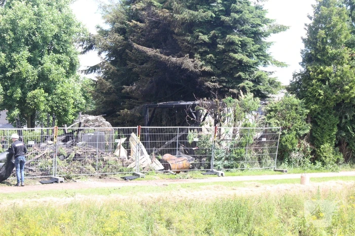 Twee schuren verwoest door flinke brand