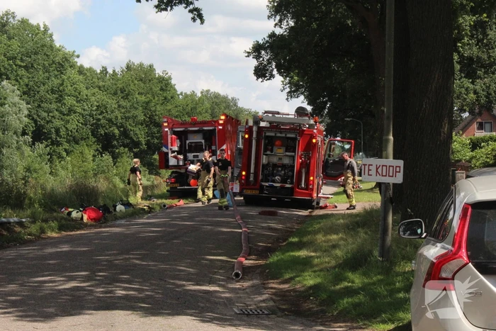 Twee schuren verwoest door flinke brand