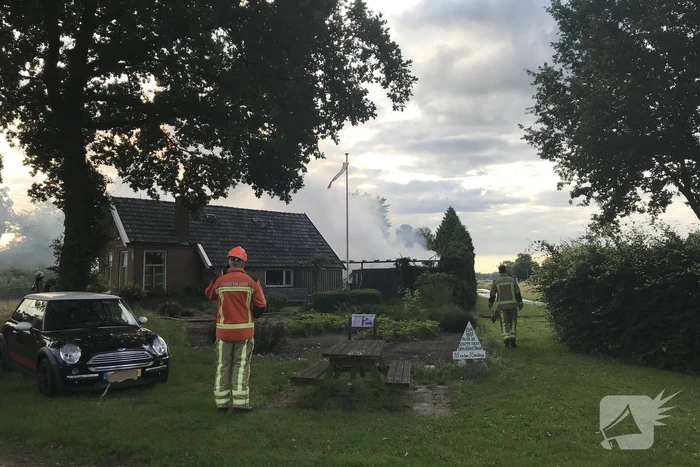 Twee schuren verwoest door flinke brand