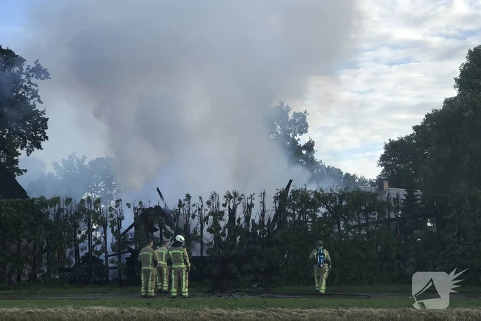 Twee schuren verwoest door flinke brand