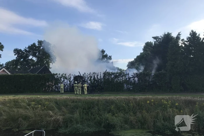 Twee schuren verwoest door flinke brand