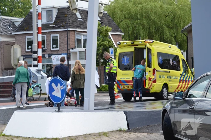 Vrouw gewond naar ziekenhuis gebracht