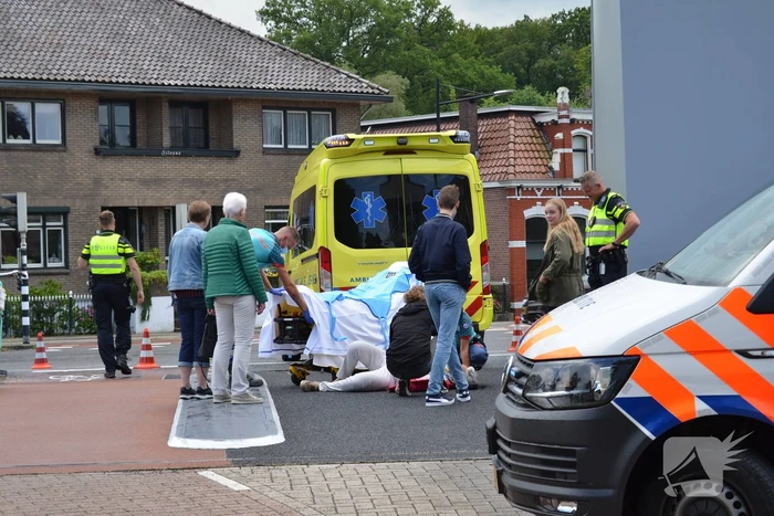 Vrouw gewond naar ziekenhuis gebracht