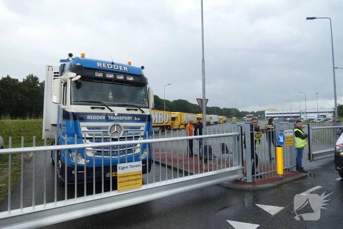Broeren blokkeren toegang tot Jumbo distributiecentrum