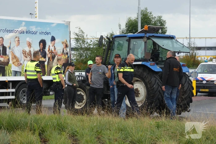 Broeren blokkeren toegang tot Jumbo distributiecentrum