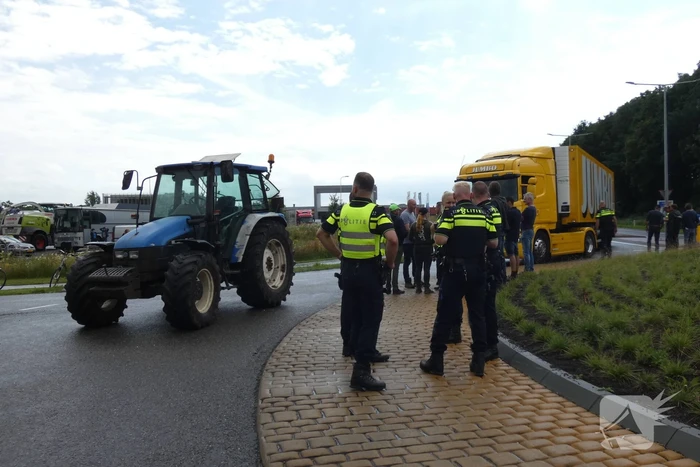 Broeren blokkeren toegang tot Jumbo distributiecentrum