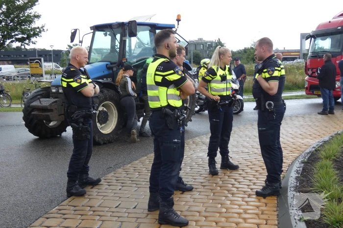 Broeren blokkeren toegang tot Jumbo distributiecentrum