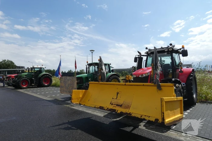 Broeren blokkeren toegang tot Jumbo distributiecentrum