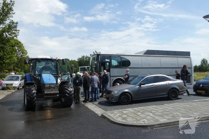 Broeren blokkeren toegang tot Jumbo distributiecentrum